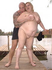 Watch BBW Amanda and her horny boyfriend get turned on by the lake view and fuck